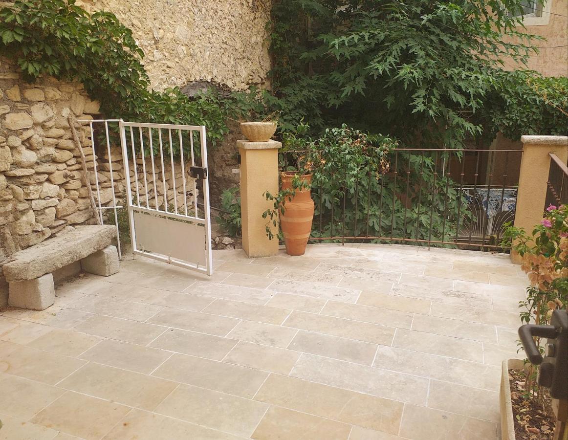 Maison Au Coeur De Fontaine De Vaucluse, Nichee Sur Le Rocher Et Surplombant La Sorgue Экстерьер фото