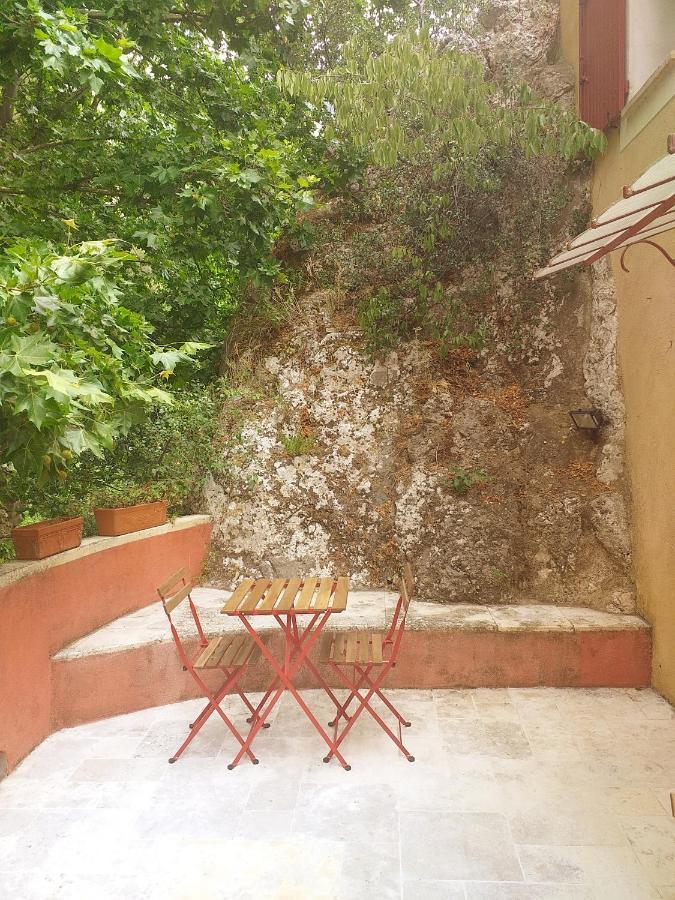 Maison Au Coeur De Fontaine De Vaucluse, Nichee Sur Le Rocher Et Surplombant La Sorgue Экстерьер фото