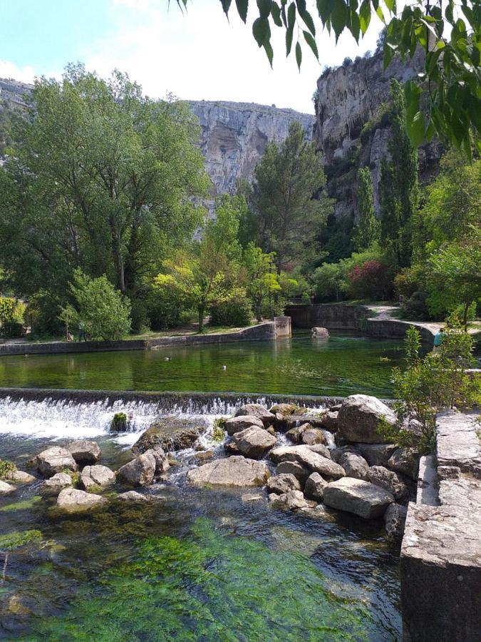 Maison Au Coeur De Fontaine De Vaucluse, Nichee Sur Le Rocher Et Surplombant La Sorgue Экстерьер фото