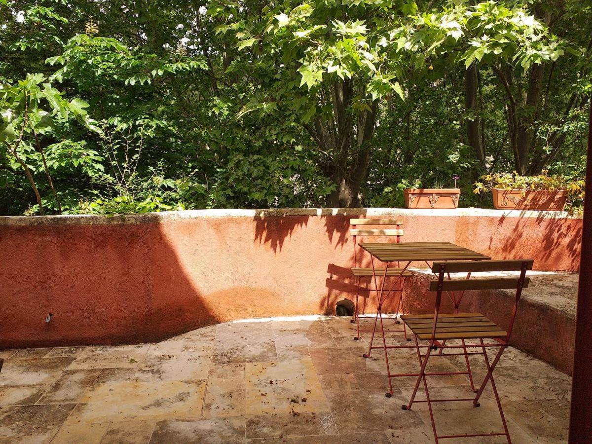 Maison Au Coeur De Fontaine De Vaucluse, Nichee Sur Le Rocher Et Surplombant La Sorgue Экстерьер фото