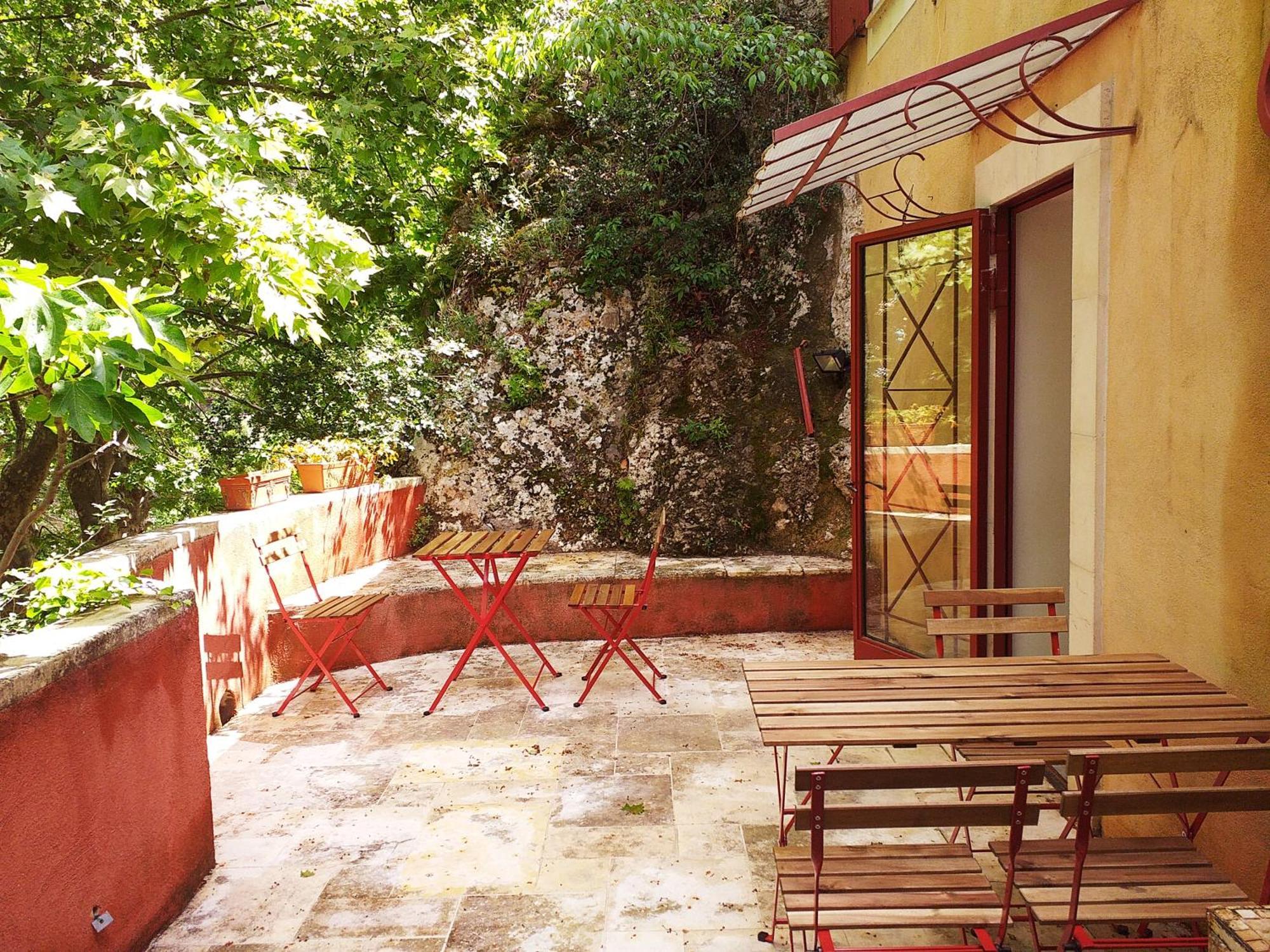 Maison Au Coeur De Fontaine De Vaucluse, Nichee Sur Le Rocher Et Surplombant La Sorgue Экстерьер фото
